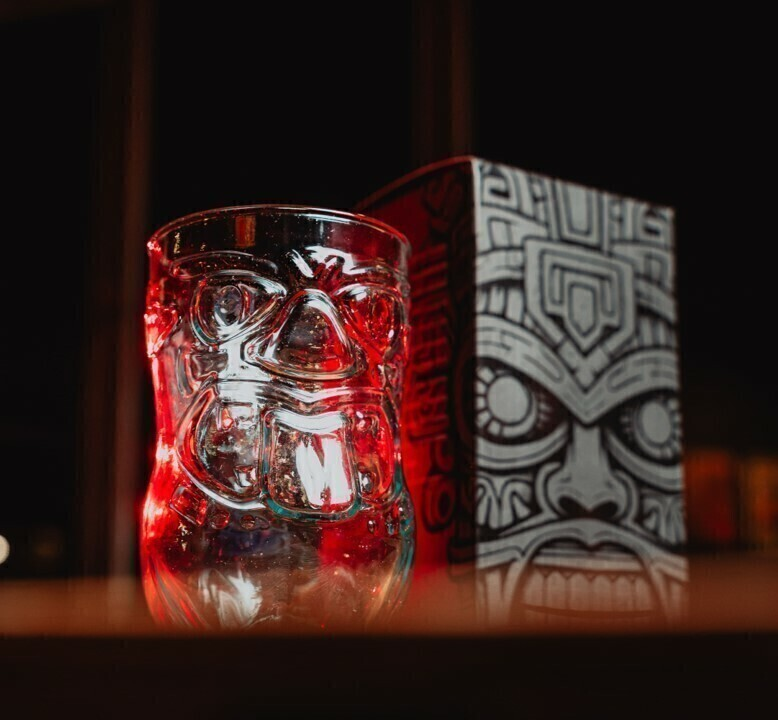 Ferchetto TIKICHETTO: Exclusive Pint Glass with Metal Straw and UV-Sectorized Coaster