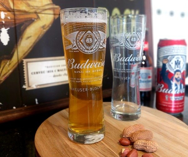 Budweiser Beer Glasses – Perfect for Celebrations and Everyday Enjoyment (2 count)